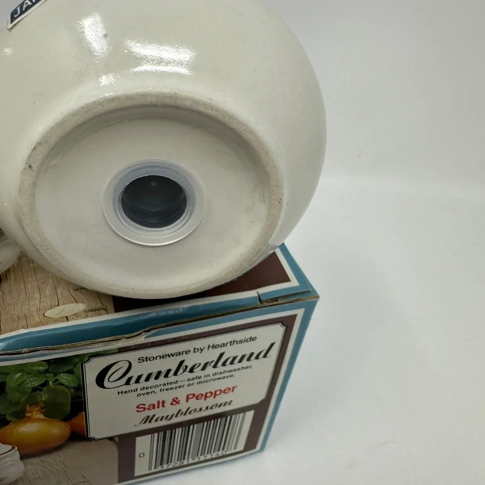 Hearthside Salt Pepper Shakers Unisex OS White Cumberland Mayblossom Stoneware